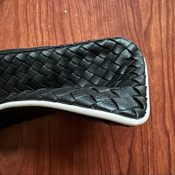 Deux Lux Black Woven wristlet with white trim and chain handle - Picture 5 of 7